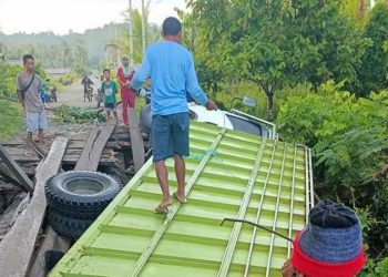 Jembatan Tak Layak Pakai, Sebuah Mobil Truk Jatuh Di Desa Ondo Ondolu