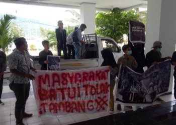 Dimana Mana Masyarakat Demo Tolak Tambang Nikel, Dinas Lingkungan Hidup Malah Asyik Bahas Amdal di Hotel