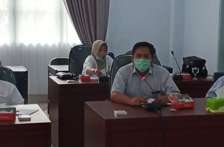 Manager PLN UP3 Luwuk, Agus Tasya, saat memberikan keterangan dihadapan Komisi III DPRD Kabupaten Banggai, Rabu (24/2/2021).