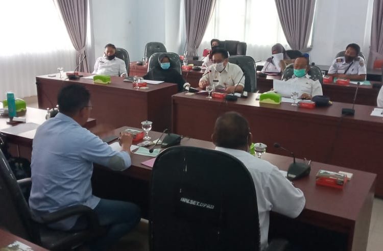 Komisi III DPRD Kabupaten Banggai menggelar rapat kerja bersama Badan Pendapatan Daerah Kabupaten Banggai, Rabu (24/2/2021)
