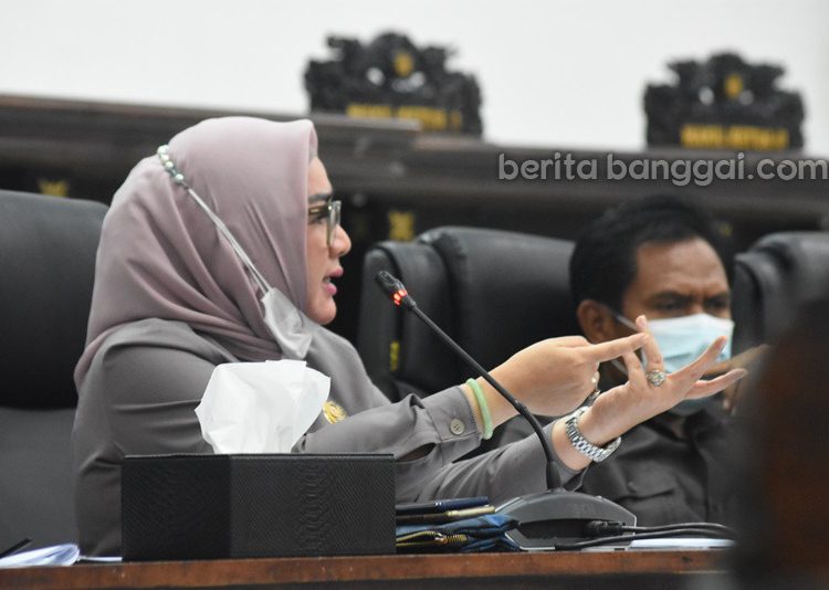 BATIA SISILIA HADJAR, Wakil Ketua I DPRD Kabupaten Banggai.