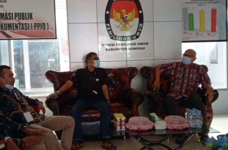 Pelaksana tugas Ketua KPU RI Ilham Saputra saat berada di Kantor KPU Kabupaten Banggai, Selasa (6/4/2021)