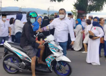 Alumni 84 SMP 1 Luwuk Gelar Kegiatan Pembagian Ta’jil Ramadhan