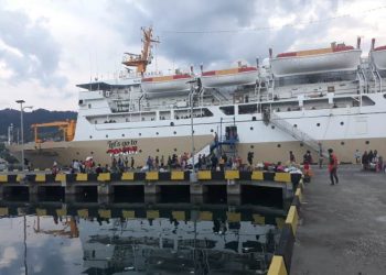 Jelang Pembatasan Transportasi Umum KM. Tilongkabila Sandar di Pelabuhan Luwuk