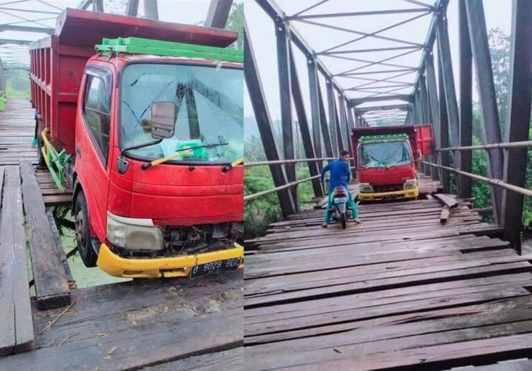 Sebuah truk nyaris jatuh disebuah jembatan di Desa Ondo Ondolu Kecamatan Batui, Kabupaten Banggai, Jumat (16/4/2021). (Foto : FB/Olif Anita)