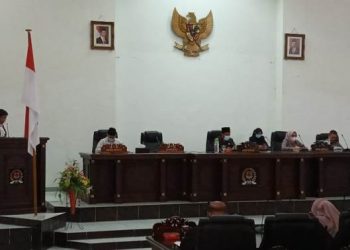 Sampaikan LKPJ Herwin Yatim Tampil Elegan di DPRD Banggai
