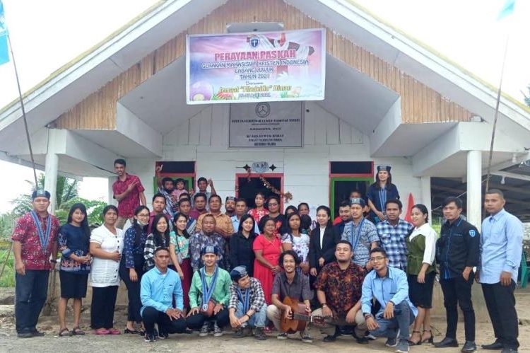 Gerakan Mahasiswa Kristen Indonesia (GMKI) Cabang Luwuk dalam kegiatan paskah yang dilaksanakan di Jemaat Filadelfia Dimon mulai Jumat, 16 April sampai dengan Minggu 18 April 2021.