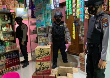 Polisi Geledah Penjual Miras Dipasar Simpong