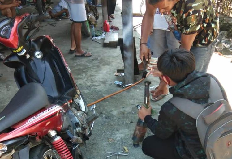 Jajaran Polsek Lamala mengamankan sejumlah sepeda motor berknalpot bising serta tanpa plat nomor. Tindakan tersebut dilakukan pada kegiatan rutin yang ditingkatkan (KRYD) di Jalan Desa Minangandala, Kecamatan Masama, Kabupaten Banggai, Selasa (25/5/2021).