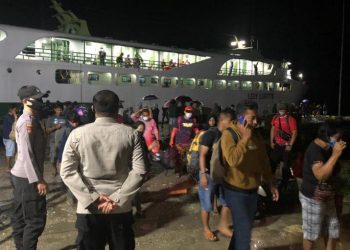 Cegah Penyebaran Covid-19 Polres Bangkep Lakukan Pemeriksaan di Pelabuhan Rakyat Salakan