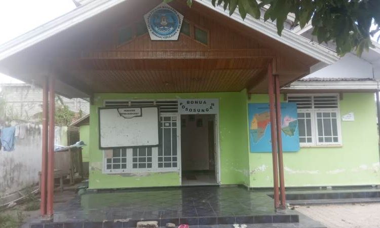 Sejumlah mahasiswa asal Kabupaten Banggai Kepulauan di Gorontalo terancam tidak memiliki tempat tinggal, menyusul terjadinya pengurangan anggaran untuk biaya asrama yang juga dijadikan sebagai sekretariat dari Pemerintah Daerah Kabupaten Banggai Kepulauan.