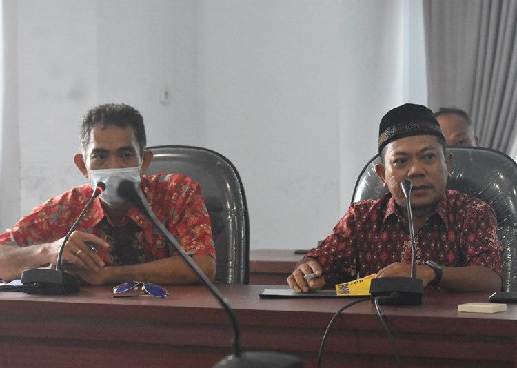 Kepala Bidang Sarana Prasarana Peternakan, Udin Djaga saat menghadiri RDP bersama Komisi II DPRD Kabupaten Banggai, Kamis (6/5/2021)