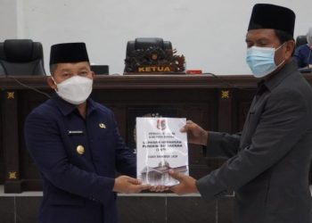 Bupati Banggai Sampaikan LKPD 2020 ke DPRD
