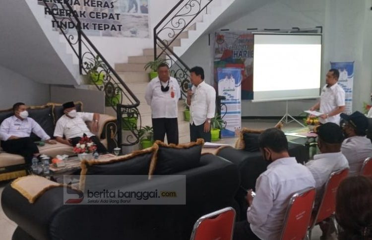 Bupati Banggai Amirudin Tamoreka dan Wakil Bupati Banggai Furqanudin Masulili saat melakukan kunjungan di Dinas PUPR Kabupaten Banggai, Rabu (16/6/2021)