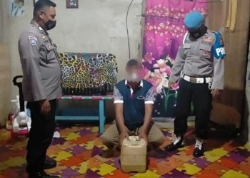 Sering Menjual Miras, Polisi Geledah Rumah Warga di Dusun Hion