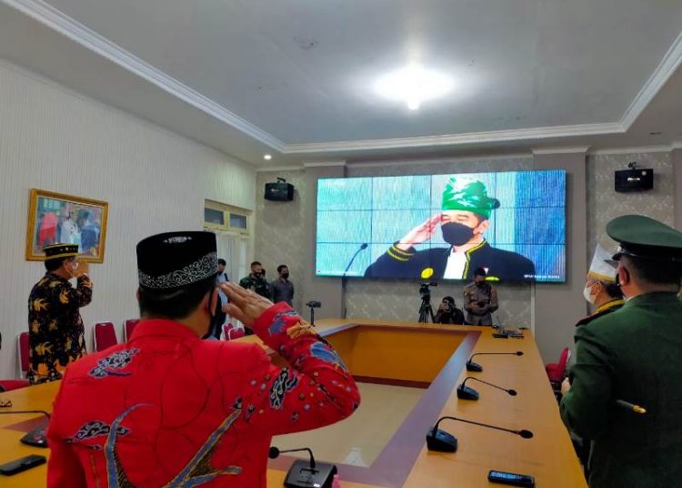 Bupati Kabupaten Banggai yang diwakili oleh Wakil Bupati Mustar Labolo menghadiri kegiatan peringatan Hari Lahir (Harla) Pancasila Tahun 2021 secara virtual dari Ruang Rapat Khusus Kantor Bupati Banggai, Selasa (1/6/2021).