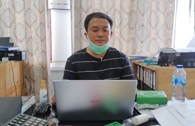 Kepala Seksi Administrasi dan Sid Bidang Pemdes DPMD Kabupaten Banggai, Adri.
