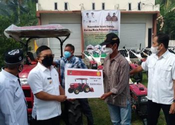 Terima Bantuan Alsintan, Petani : Terima Kasih Pak Bupati