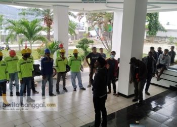 Buruh Bongkar Muat Bungkil Gelar Aksi Datangi Kantor DPRD Banggai