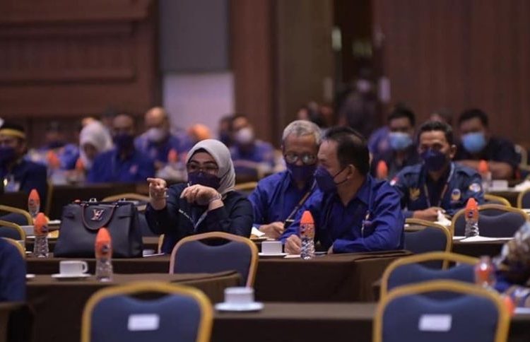 Ketua DPD NasDem Banggai Batia Sisilia Hadjar saat menghadiri kegiatan Workshop Nasional Fraksi Partai NasDem 2019-2024 yang dilaksanakan sejak 24 Hingga 27 September 2021 di Four Points Sheraton Hotel Makassar.