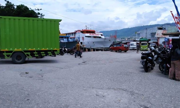 Kondisi yang ada di kawasan pelabuhan rakyat di Luwuk Kabupaten Banggai. (Foto: Yusman/Beritabanggai.Com)