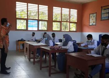SMAN I Tinangkung Selatan Mulai Sekolah Tatap Muka Dengan Menerapkan Prokes Secara Ketat