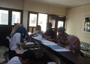 Tim asistensi APBD Perubahan BPKAD Kabupaten Banggai saat mendaftarkan Rrancangan APBD Perubahn 2021 di Biro Keuangan Pemerintah Provinsi Sulawesi Tengah di Palu. (Foto: Dokumentasi BPKAD)