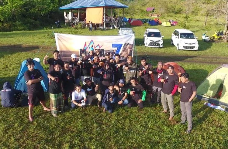 Salah satu organisasi pecinta motor trail di Luwuk yang tergabung dalam MATA Luwuk, merayakan hari jadi ke 7 tahun di kawasan perbukitan Lenyek, Desa Salodik, Kecamatan Luwuk Utara, Minggu (03/10/2021).