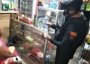 Polisi Sita Belasan Miras Jenis Cap Tikus Dikios Milik Warga di Luwuk Selatan