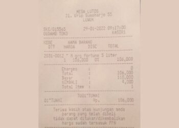 Struk Pembelian Minyak Goreng di Luwuk pada Sabtu (29/1/2022) beredar di Media Sosial. Tampak harga penjualan masih mahal dan tidak sesuai dengan kesepakatan yang dibuat oleh para distributor sebelumnya.