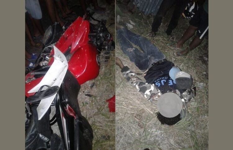 Korban Lakalantas tunggal, pengendara motor Yamaha R15 plat nomor DN 5806 CO bertuliskan Perdin tewas di tempat saat mengalami kecelakaan tabrakan di Mololuntun Kecamatan Luwuk Utara, Rabu (16/2), [Foto : Istimewa]