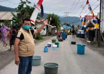 Ya Ampun, Banyak Tamu Dari Luar Warga Malah Hambur Loyang dan Ember Dijalan Raya