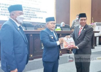 Bupati Amirudin Serahkan Dokumen LKPD Tahun 2021 ke DPRD Banggai
