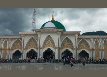 Drs. H. Ma’sum Rumi,MM Khatib Utama Sholat Idul Adha di Masjid Agung