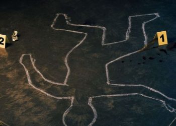 Penemuan Mayat di Duga ODGJ, Polisi Lakukan Olah TKP di Halte RSUD Luwuk