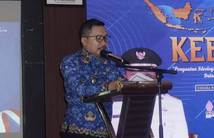 Bupati Banggai Amirudin membuka kegiatan Dialog Kebangsaan yang diselenggarakan oleh Badan Kesatuan Bangsa dan Politik Kabupaten Banggai, di Hotel Estrella and Conference, Luwuk Selatan, Senin (17/10/2022).