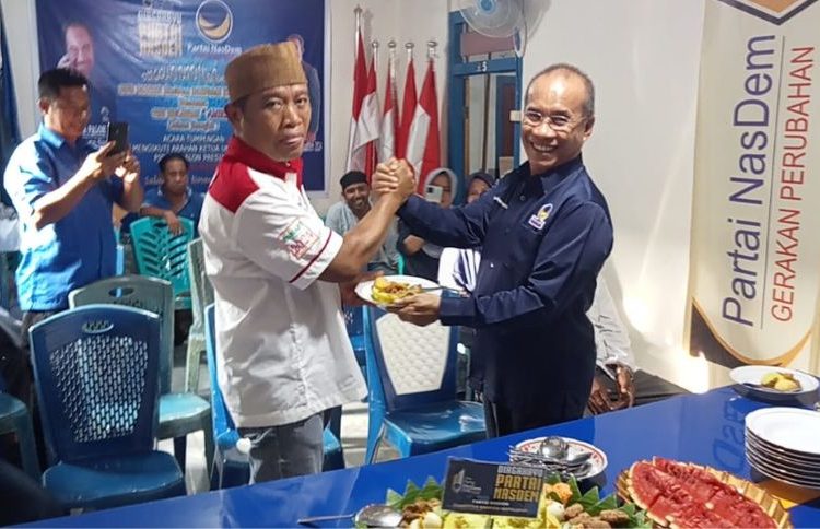 Perayaan Ulang Tahun Partai NasDem ke 11 tahun 2022 yang dilaksanakan oleh DPD Partai NasDem Kabupaten Banggai Kepulauan, Jumat (11/11/2022)

(Foto: Dokumen Bidang Media DPD NasDem Bangkep)