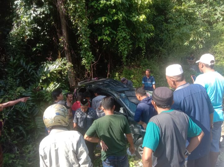 Sebuah mobil rental asal Palu tujuan Luwuk mengalami kecelakaan di Desa Poh,Kecamatan Pagimana, Kabupaten Banggai