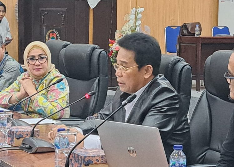 Wakil Ketua KPK Johanis Tanak saat berbicara dihadapan Pimpinan dan Anggota DPRD Kabupaten Banggai, Selasa (23/5/2023)