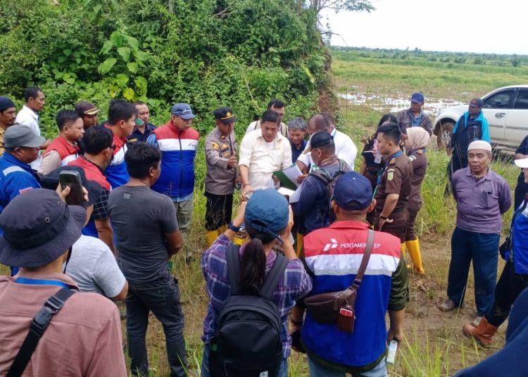 Komisi I DPRD Kabupaten Banggai menggelar kunjungan lapangan terhadap lahan yang sengketa antara warga dan PT.Pertamina EP di Desa Dongin Kecamatan Toili Barat, Senin (5/6/2023)