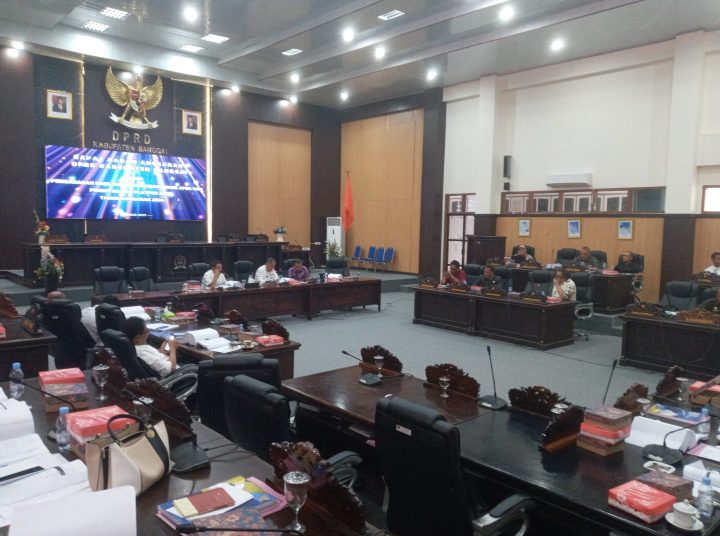 Badan Anggaran DPRD Kabupaten Banggai membahas KUA PPAS Tahun 2024 bersama Tim Anggaran Pemerintah Daerah (TAPD), Jumat (18/8/2023)