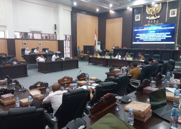 Badan Anggaran DPRD Kabupaten Banggai, menggelar pembahasan KUPA dan PPAS Perubahan tahun 2023 bersama Tim Anggaran Pemerintah Daerah