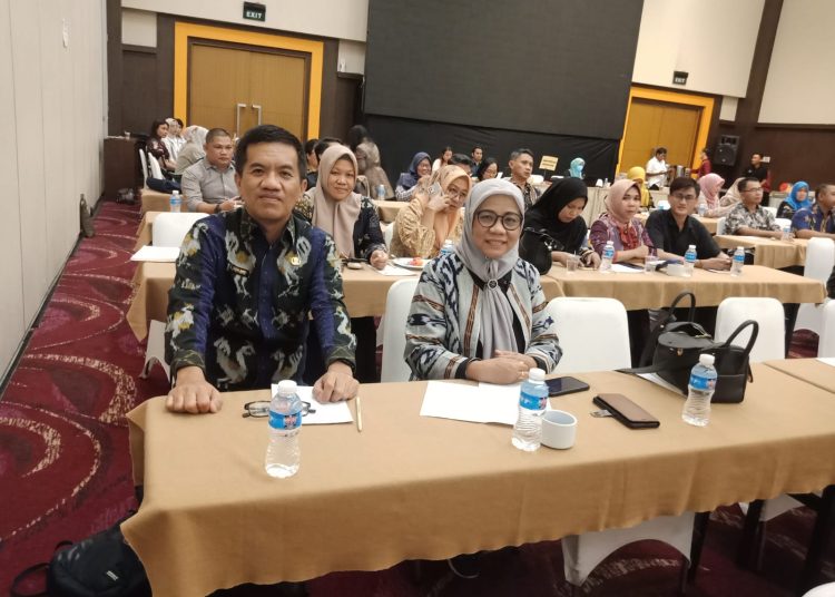 Sekretaris Dinas Kesehatan Kabupaten Banggai, Nurmasita Datu Adam, mengikuti monitoring pembinaan wilayah percepatan indikator SPM bidang kesehatan provinsi Sulawesi Tengah di Hotel Santika Palu, 25-27 September 2023 lalu.
