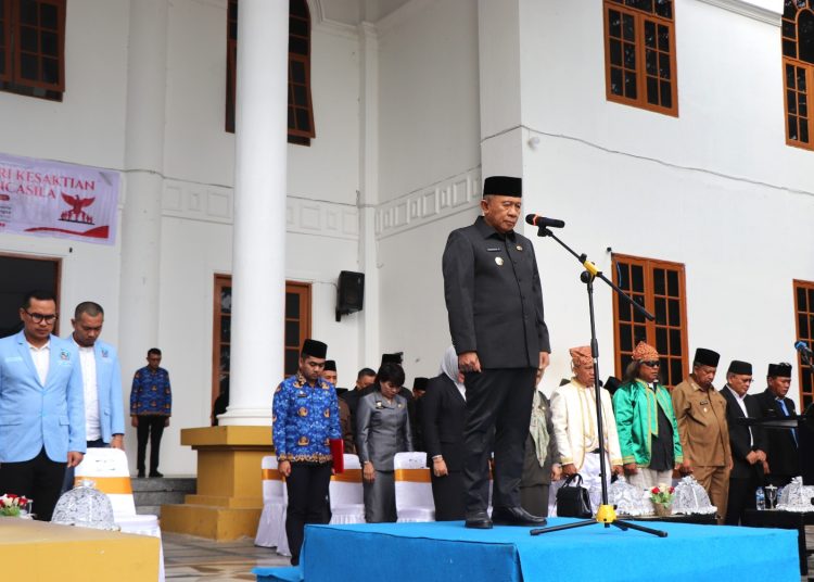 Wakil Bupati Banggai Furqanudin Masulili bertindak selaku pembina upacara pada perayaan hari kesaktian Pancasila di Halaman Kantor Bupati Banggai, Senin (2/10/2023)