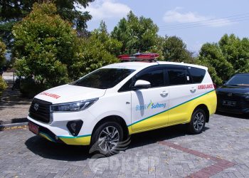 Bantuan Ambulans CSR Bank Sulteng untuk Puskesmas Tangeban