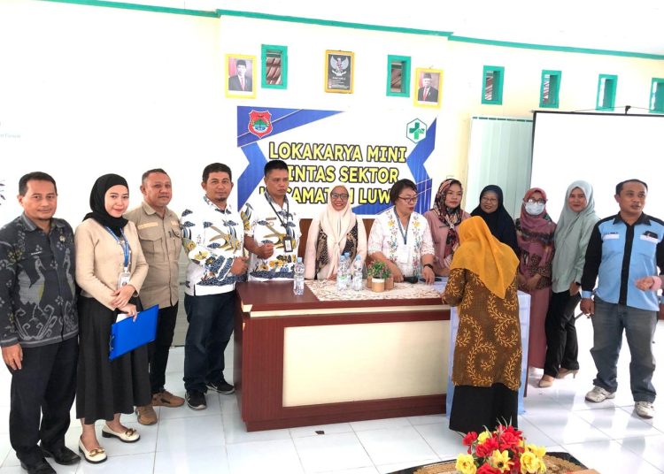 Sekdis Kesehatan Kabupaten Banggai menghadiri lokakarya mini lintas sektor yang dilaksanakan Puskesmas Kampung Baru, Jumat 8 Maret 2024.
