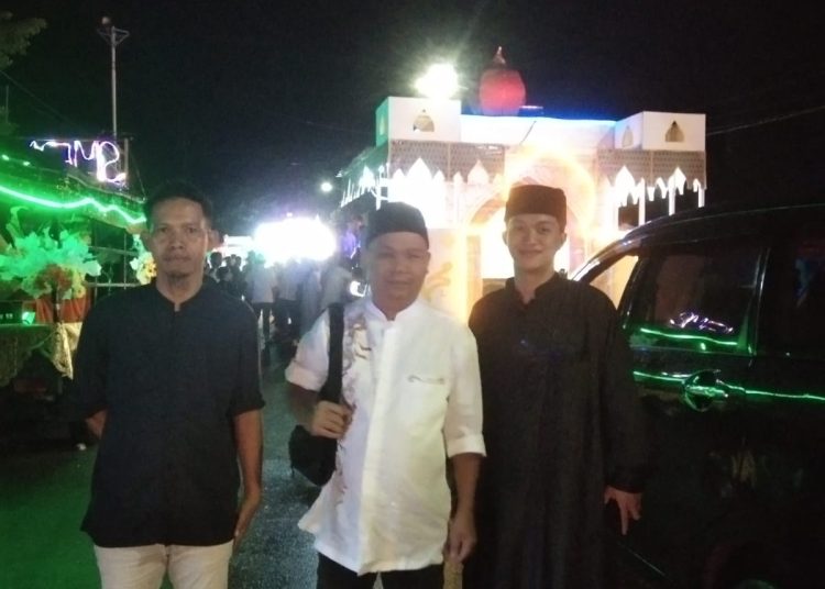 ASN Dinas Koperasi dan UKM Kabupaten Banggai ikut serta berpartisipasi dalam giat pawai takbir menyambut Idulfitri 1445 Hijriah, Selasa malam 9 April 2024.
