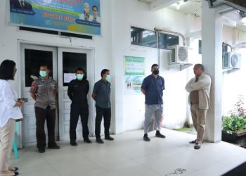 Ahmad Ali Sempatkan Jenguk Wakil Gubernur Mamun Amir di RSUD Luwuk