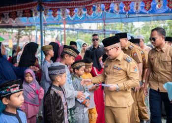 Bupati Amirudin Hadiri Tabligh Akbar Peringatan 10 Muharram 1446 H di Masjid Darussalam Sumber Mulya