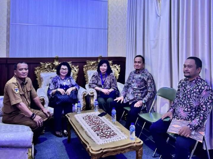 Sekretaris DPRD Kabupaten Banggai Sudarso Abusama menerima kunjungan pimpinan dan anggota DPRD Kabupaten Tojo Una Una, Rabu (3/7/2024).